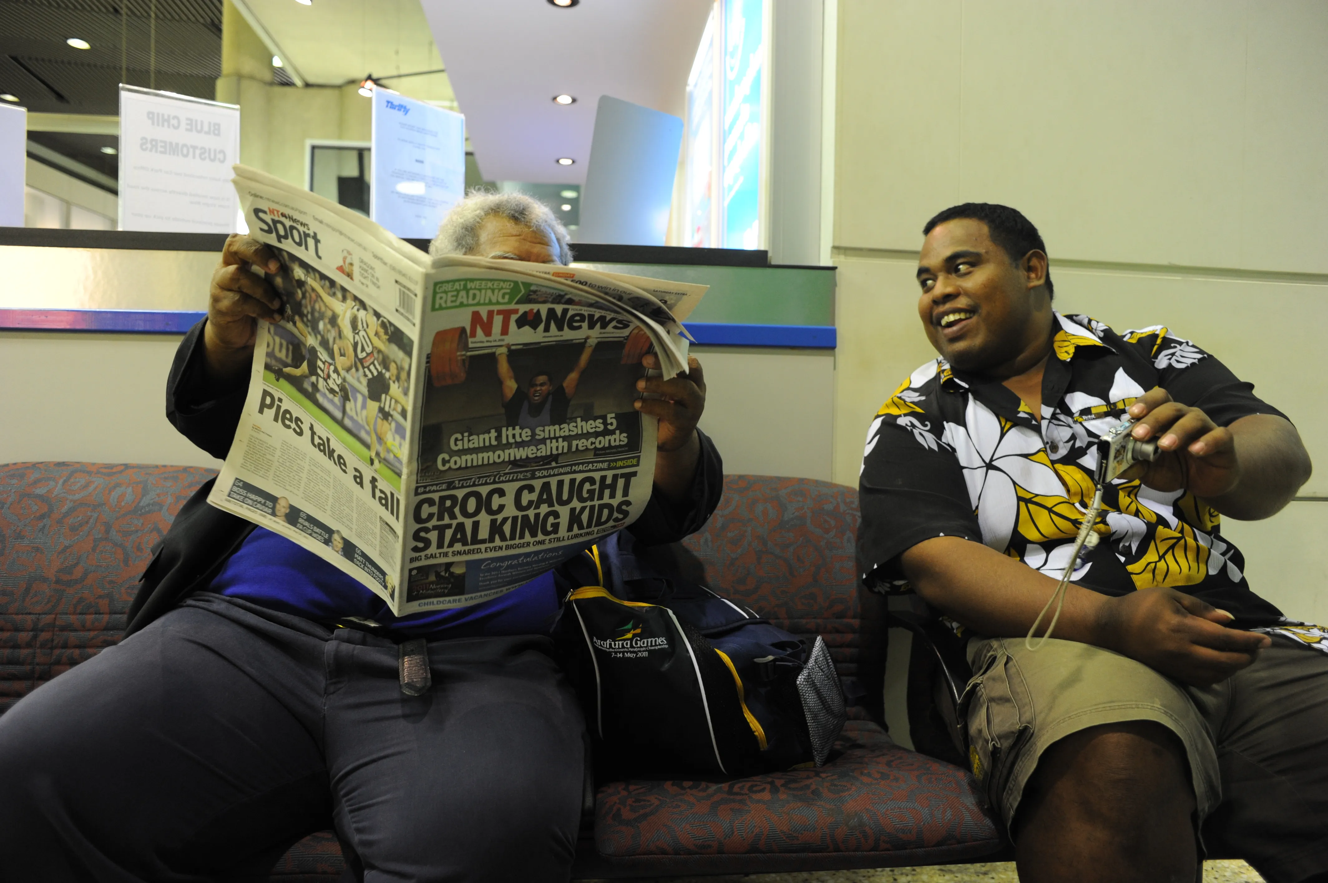 itte detenamo and father reading newspapers