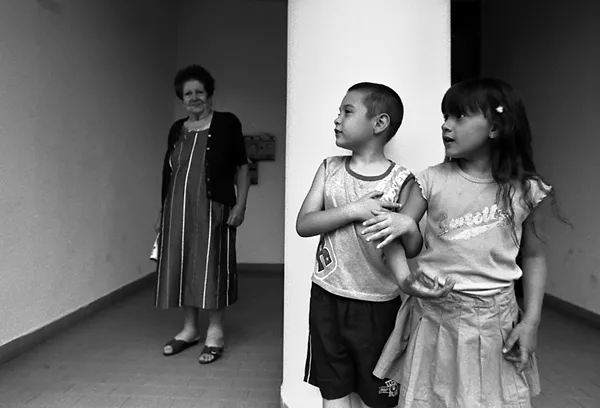 kids and granmother playing at the entrance of social building