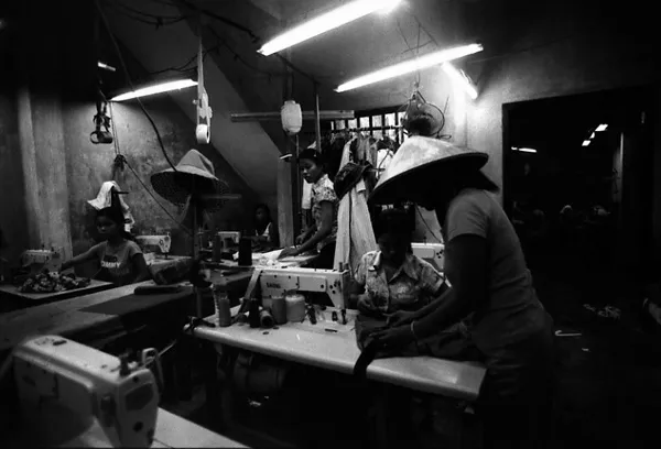 workers with viet hat at the sewer