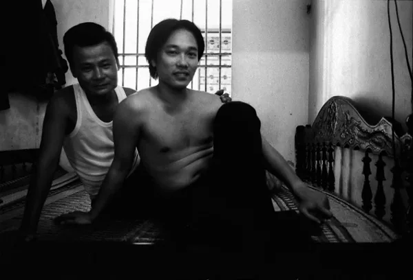 viet workers take a rest